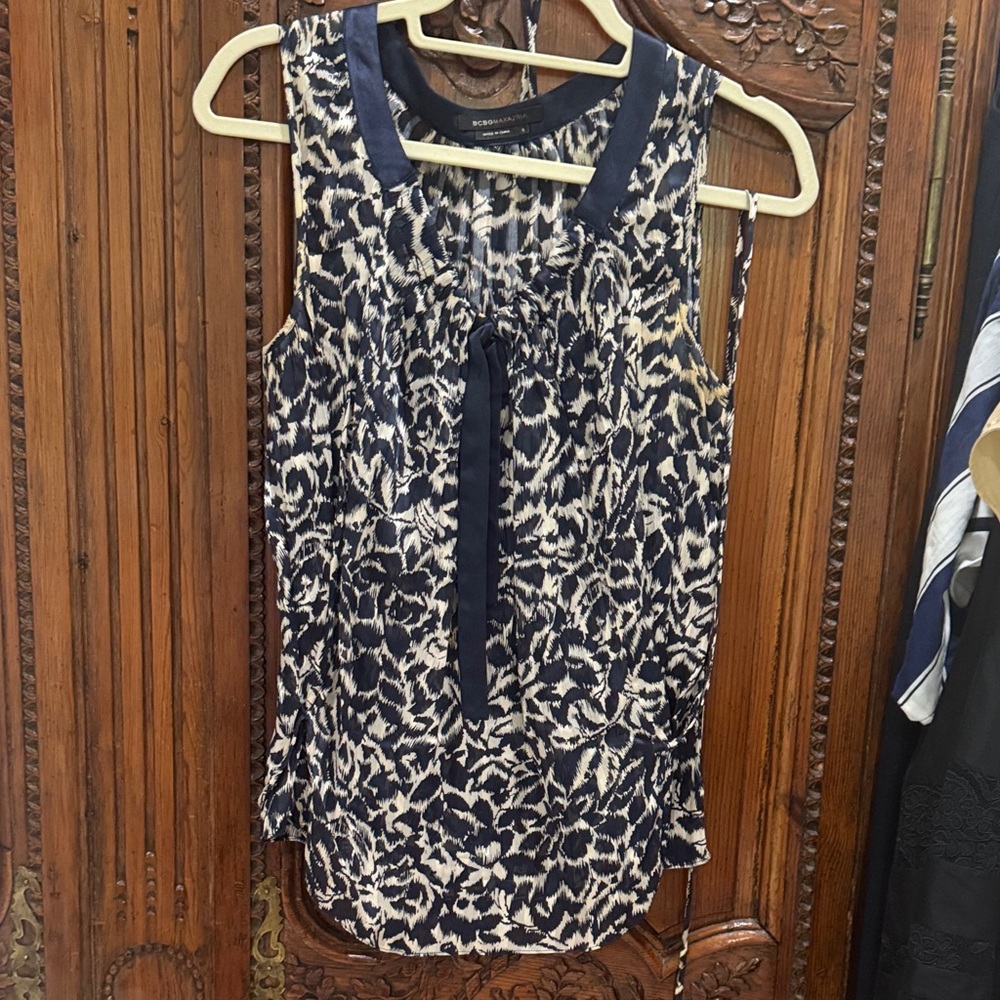 BCBGMaxAzria Navy and Cream Patterned Blouse